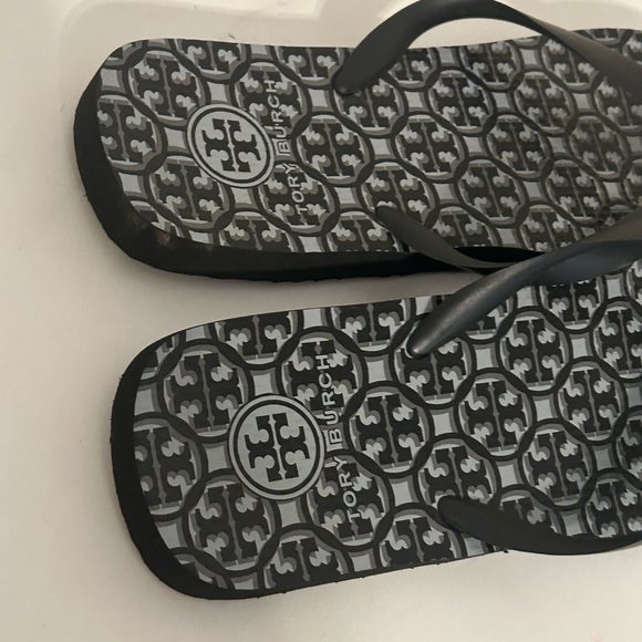 Tory Burch Women’s Sandal Size 9 Black Gray Lattice Thong Flip Flop Pool Slide - Picture 4 of 9